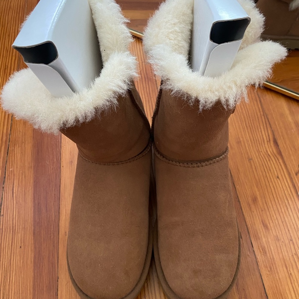 UGG Bailey Button II tan